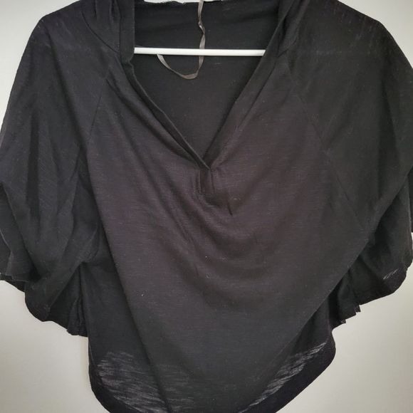 Weavers Black Drapey Crop Top with Hood in Size Extra Small - Picture 3 of 4